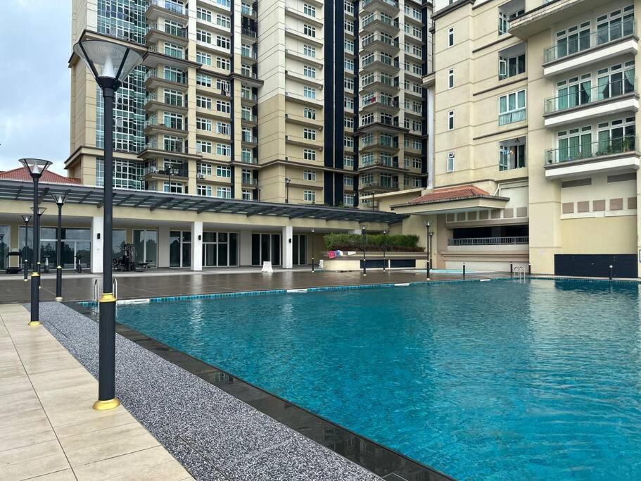 A.R Homestay Riverine Condominium Кучинг Экстерьер фото